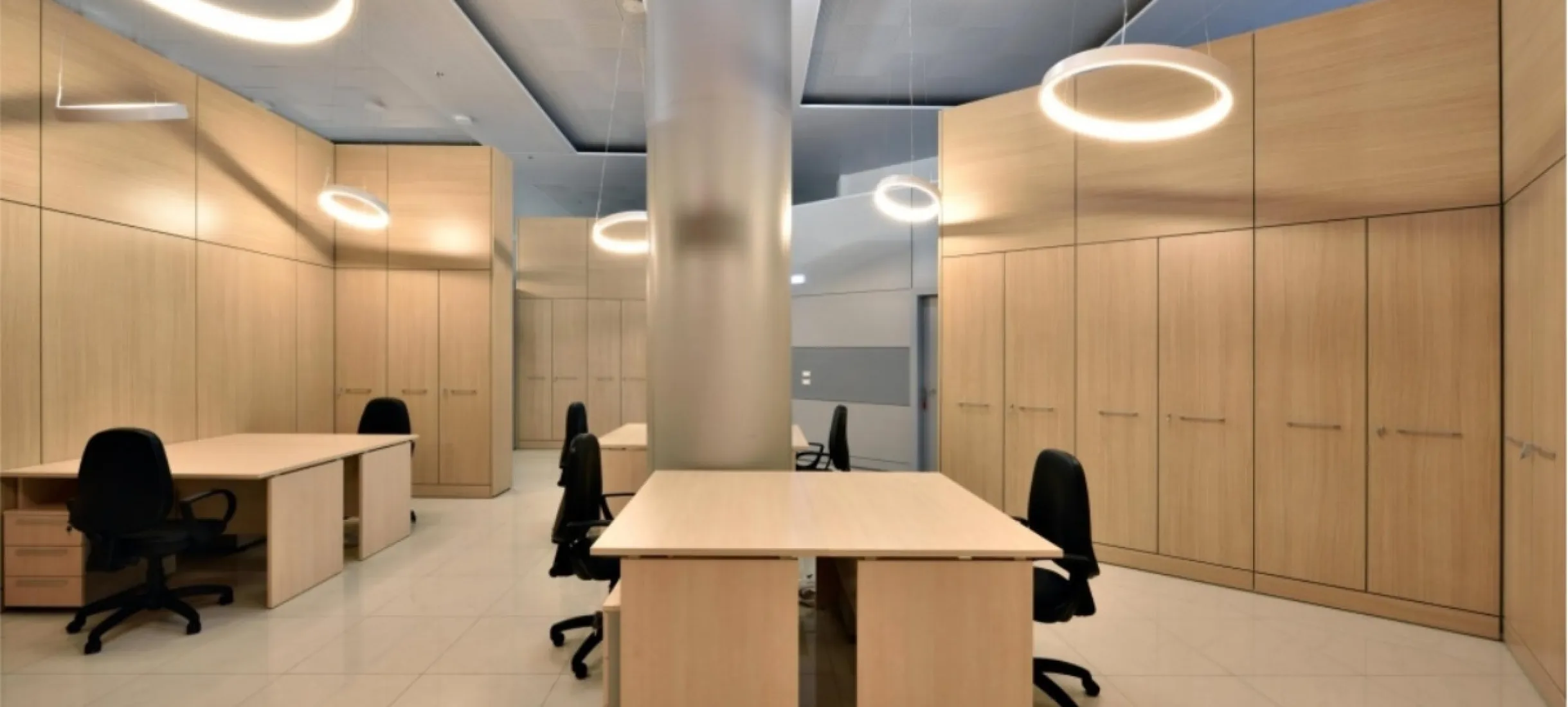 Luci in un ufficio in legno